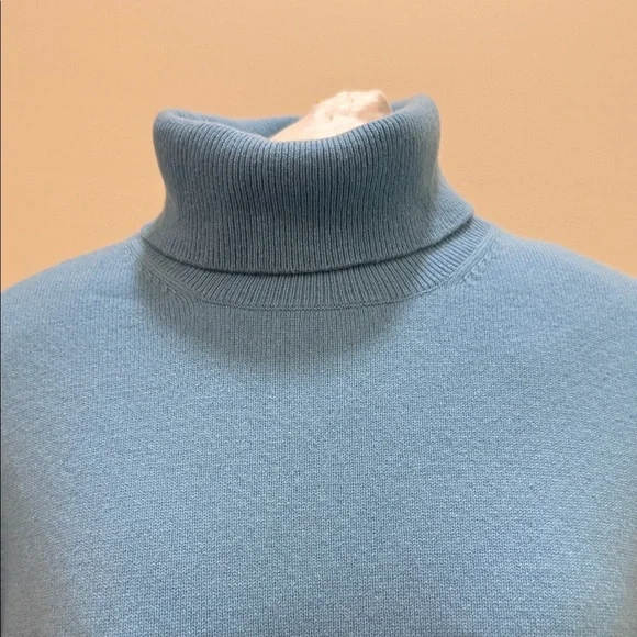 *Lands' End 100% Cashmere Women's Sky Blue Turtleneck Sweater (sz M/P) - Picture 2 of 5